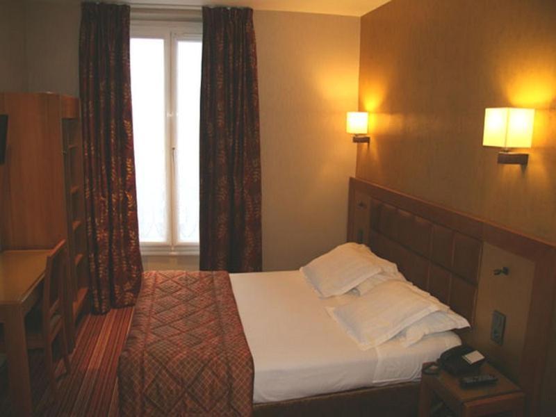 Hotel Bellevue Saint-Lazare Париж Стая снимка