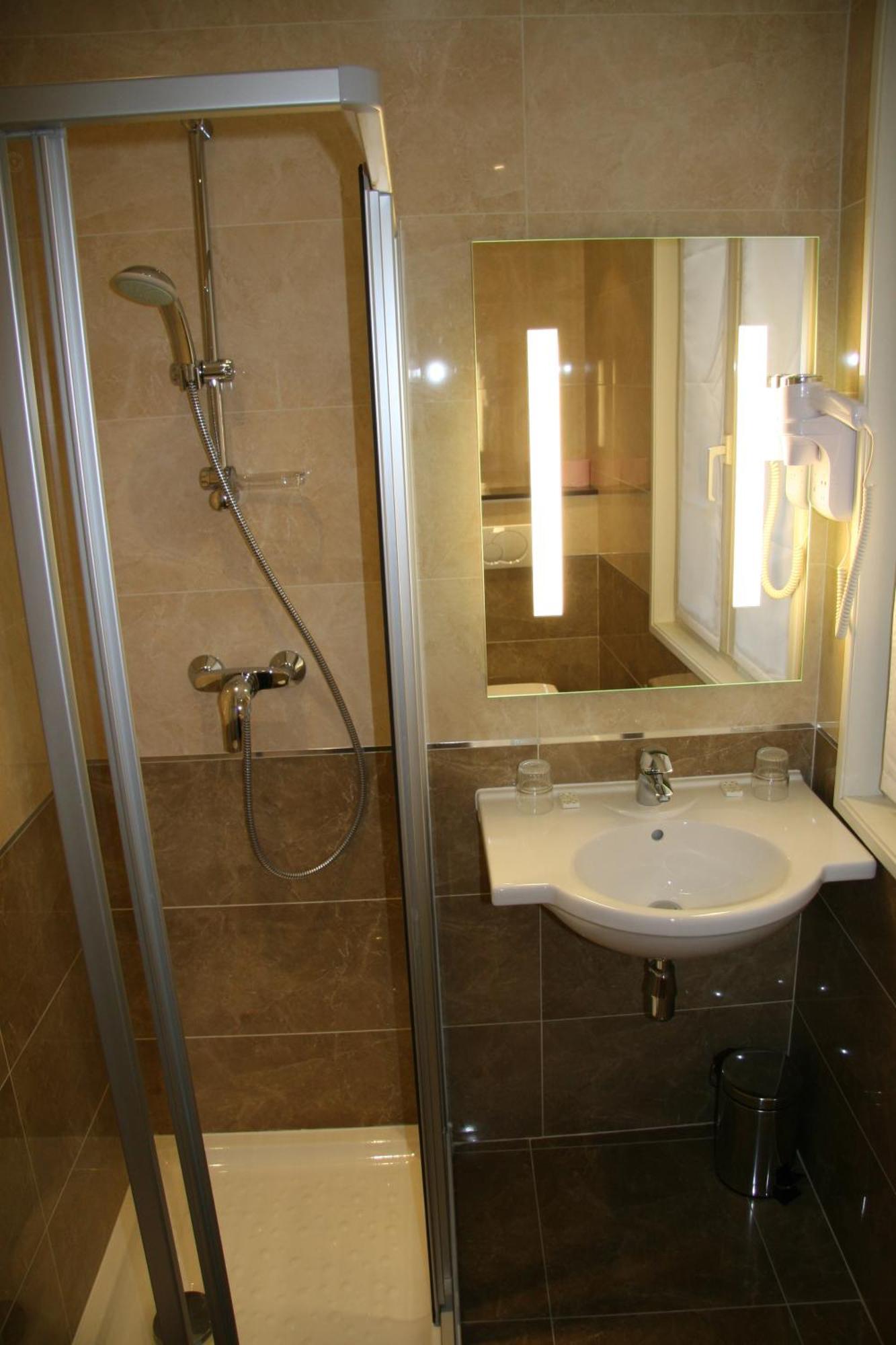 Hotel Bellevue Saint-Lazare Париж Екстериор снимка