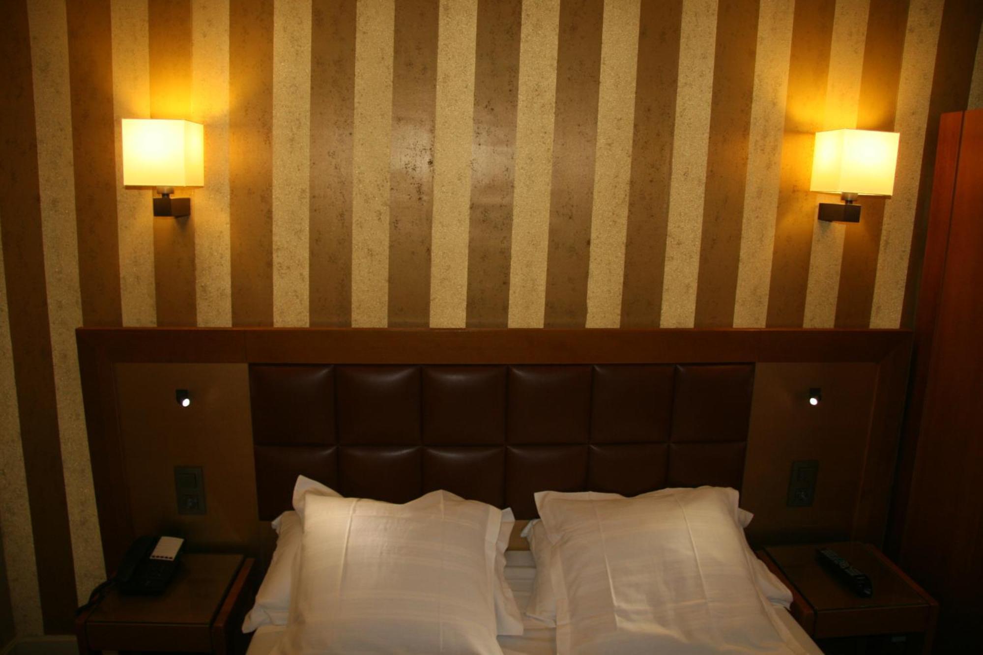 Hotel Bellevue Saint-Lazare Париж Екстериор снимка